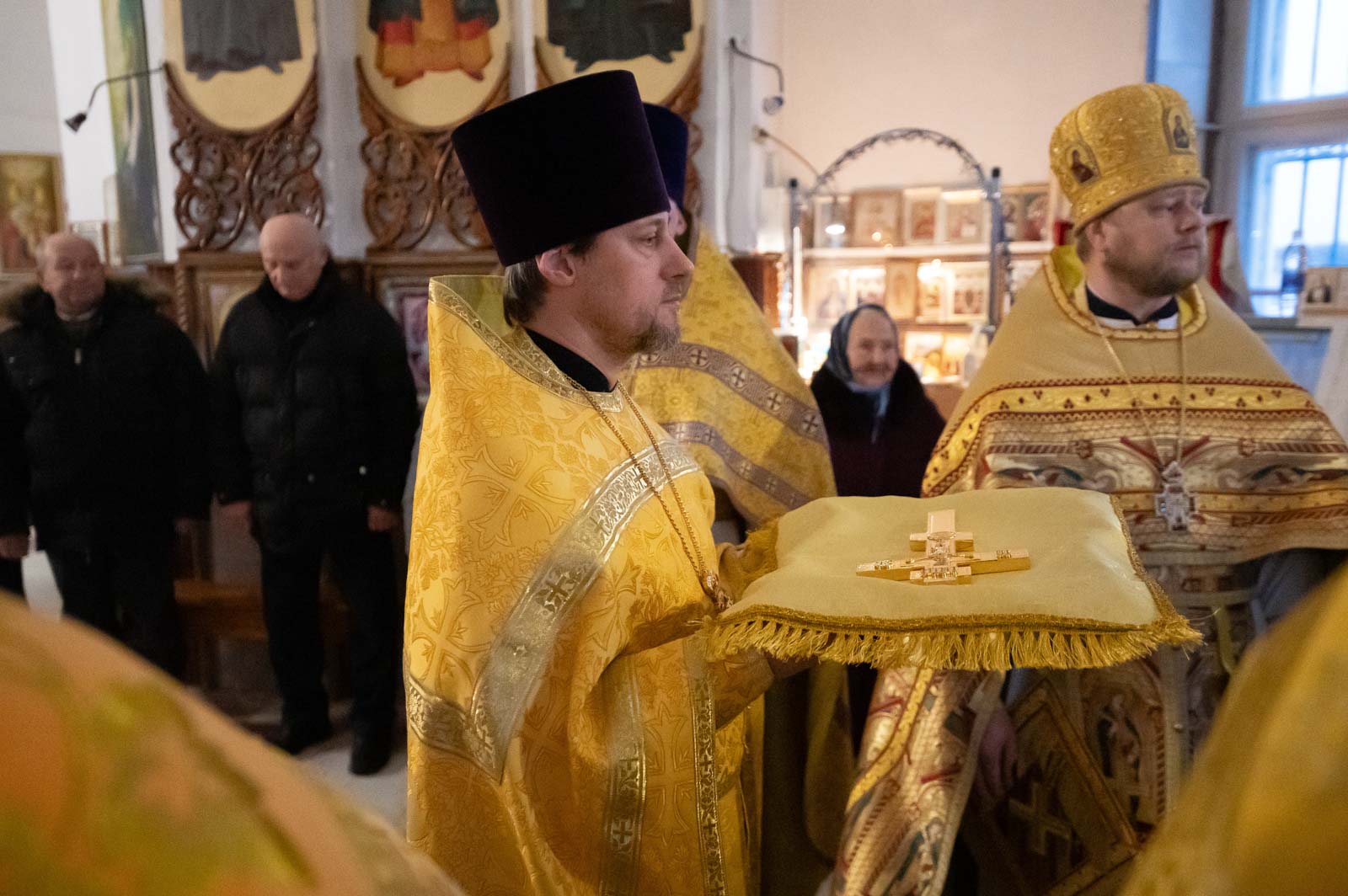 настоятель прихода протоиерей Евгений Межуев
