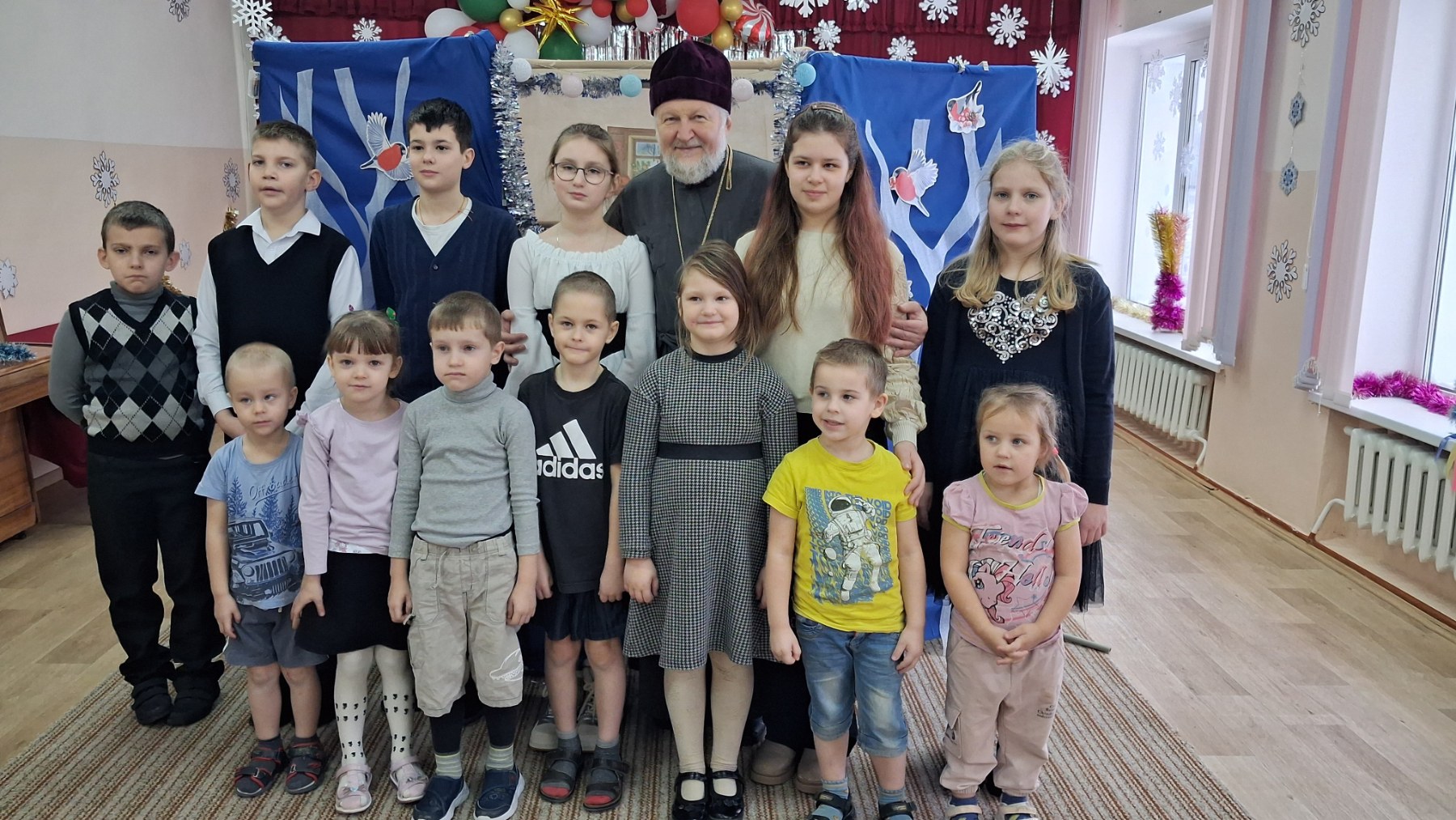Протоиерей Пётр Гараев с детьми