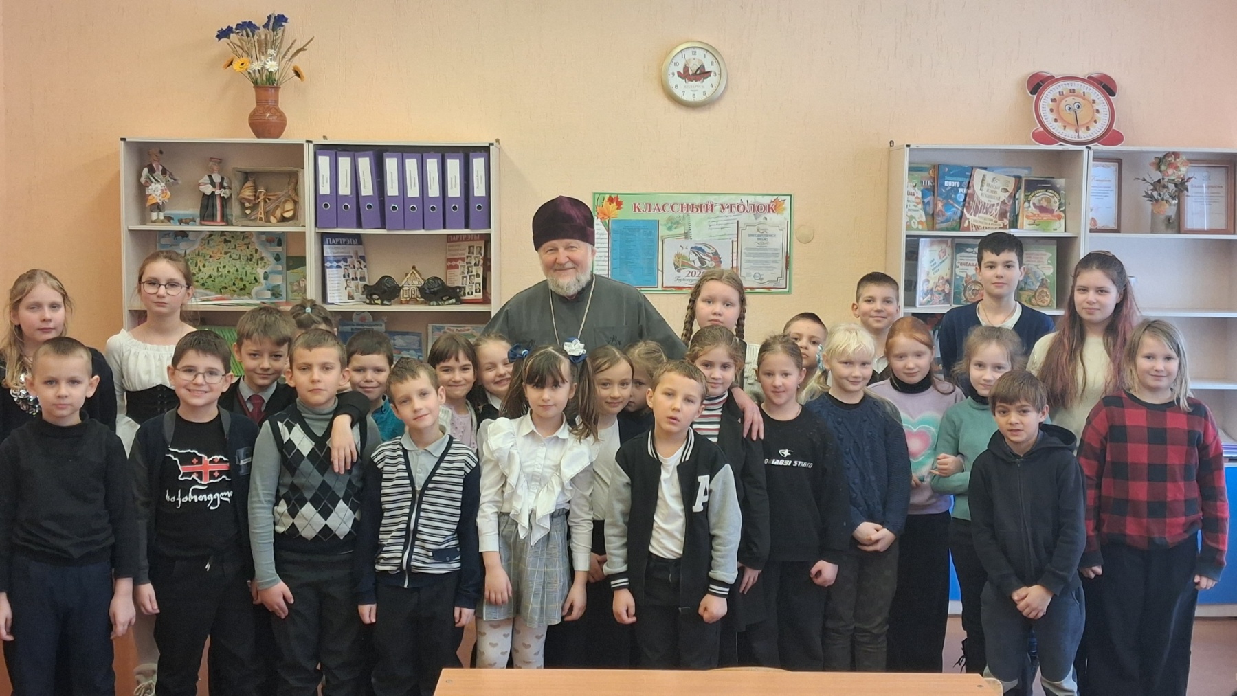 Протоиерей Пётр Гараев с детьми