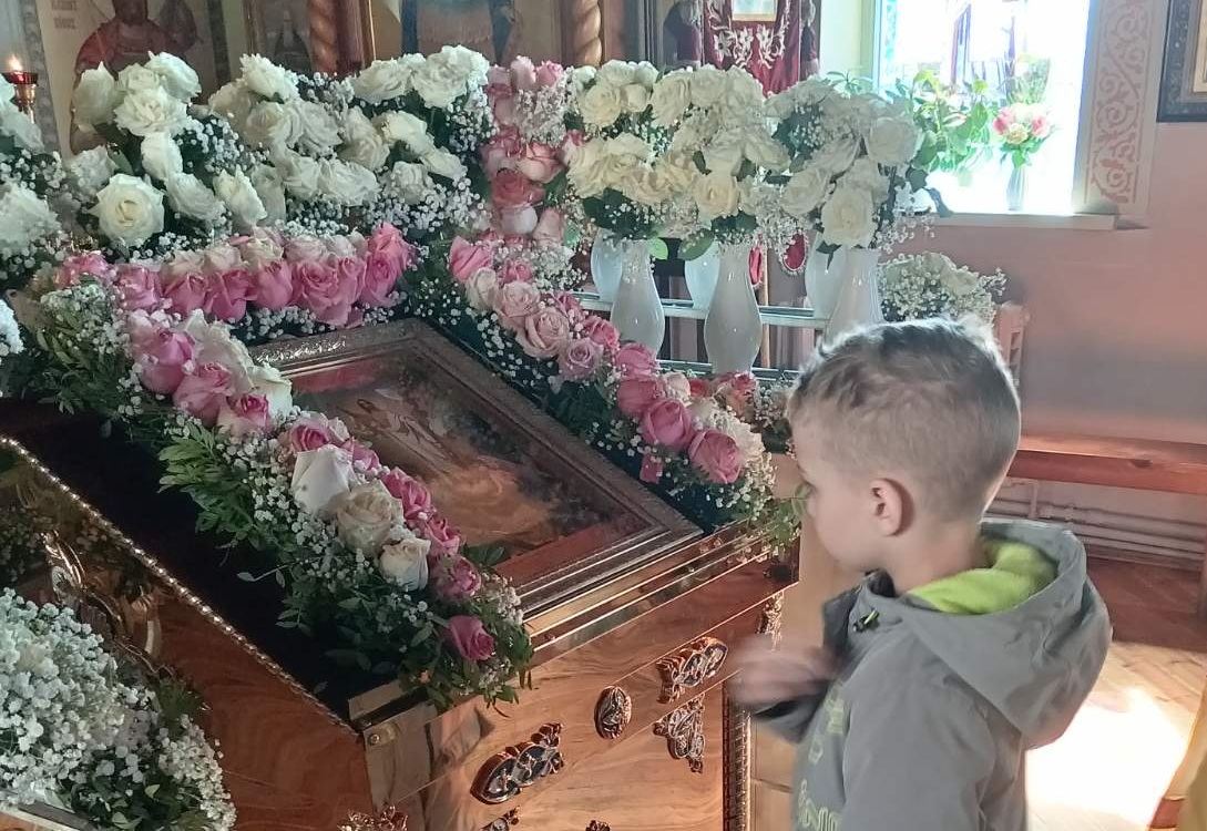У иконы