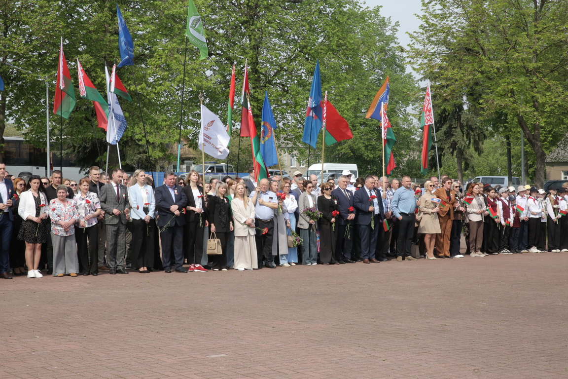 На митинге