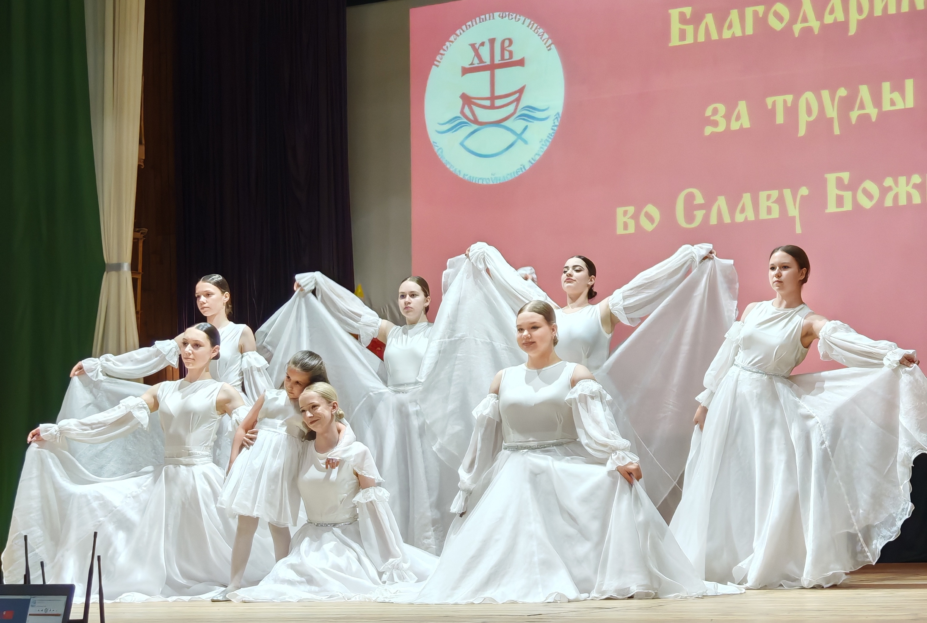 Танец хореографического коллектива "Данс-шоу "Шанс"