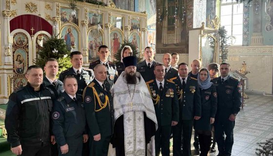 Иерей Павел Кулиш с сотрудниками РОЧС