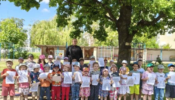 Диакон Андрей Соколовский с детьми