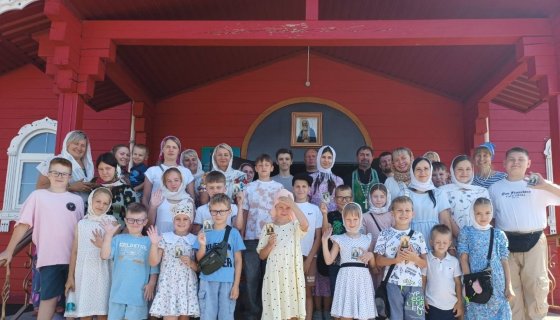 У храма преподобного Серафима Саровского
