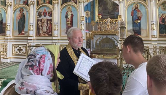 Экскурсию ведёт протоиерей Павел Бондарчук