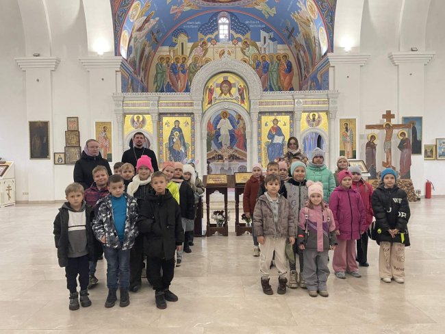 Дети в храме