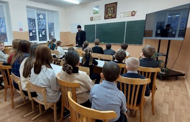 Беседу ведёт иерей Сергий Плетежов